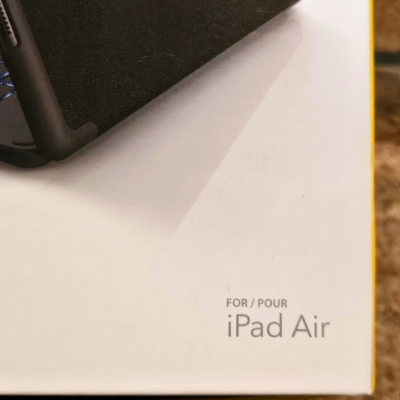 ZAGG Folio Black Backlit Hinged Wireless Keyboard Case For iPad Air in Box - Picture 12 of 12